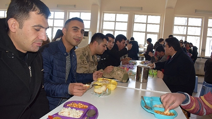 Kaymakam Şahin öğrencilerle bir araya geldi 
