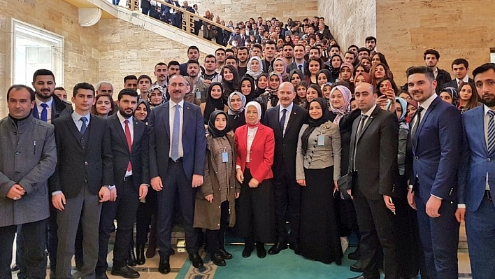Gençler Cumhurbaşkanı Erdoğan ile bir araya geldi 