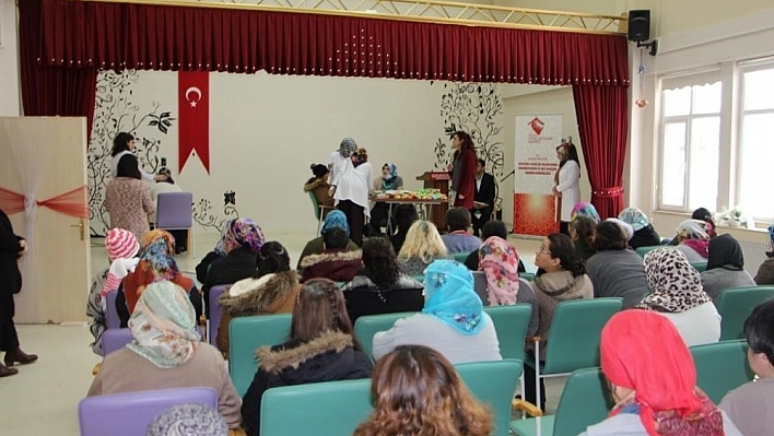 Merkezdeki hastalara sağlık taraması