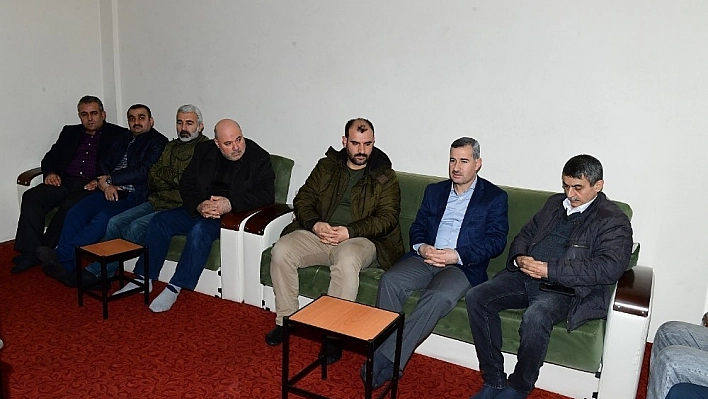Çınar vatandaşlara hedeflerini anlatıyor 