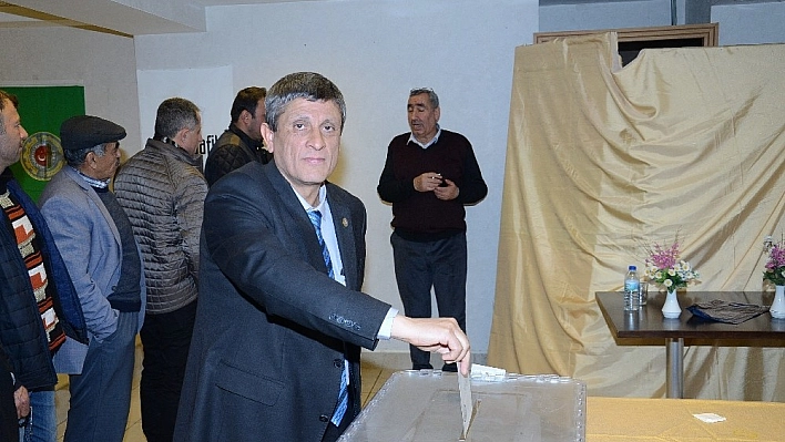 Darende Ziraat Odasında Vedat Kaya güven tazeledi 