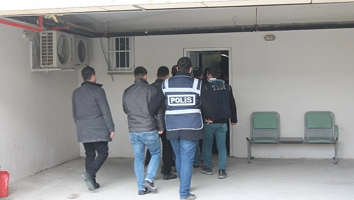 FETÖ Operasyonunda 5  Şüpheli Adliyeye Sevk Edildi
