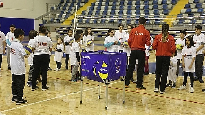Fabrika Voleybol Malatya'da çalışmalarına başladı 