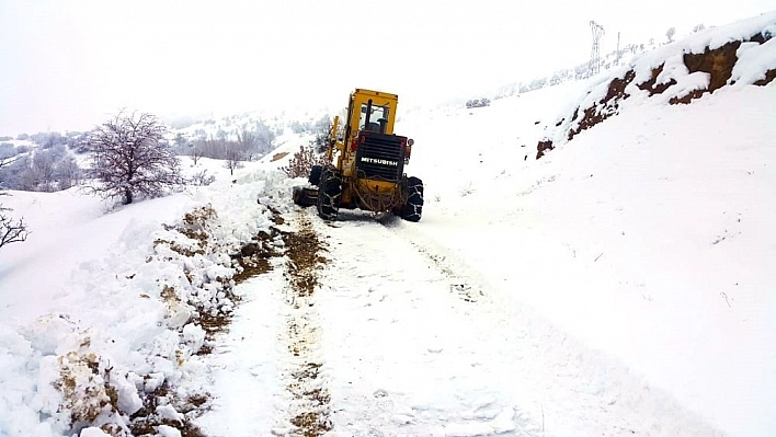 Malatya'da kar nedeniyle kapanan yollar ulaşıma açıldı 