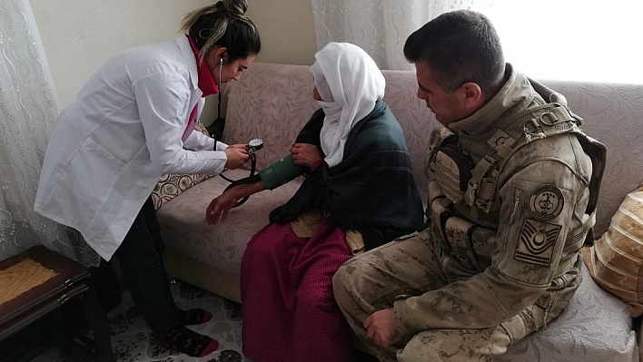 Bingöl'de jandarmadan şefkat eli 