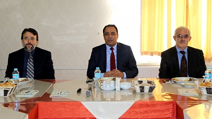 Rektör Çapak, 'Hukuk ve Eczacılık Fakülteleri İçin YÖK'e Başvurumuzu Yaptık' 
