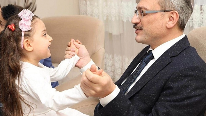 Ekinci çifti, şehit ve gazi ailelerini ziyaret etti 
