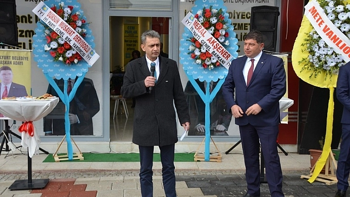 İYİ Partili Parlak seçim bürosu açtı 