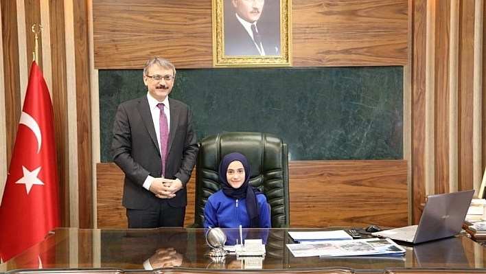 Vali olmak isteyen öğrenciyi makamında ağırladı 