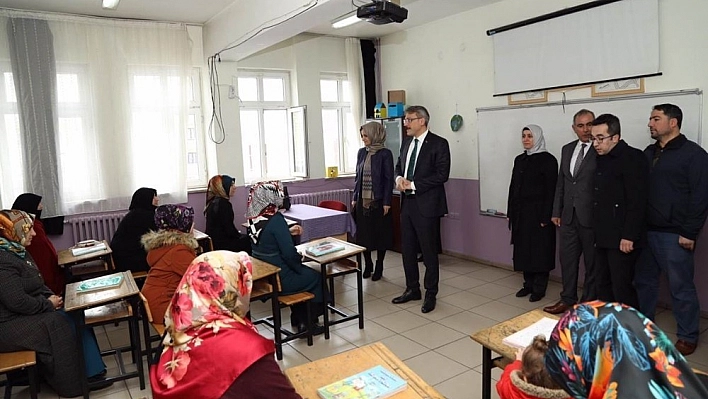 Bingöl'de 4 bin 42 kişi okuma yazma sertifikası aldı 