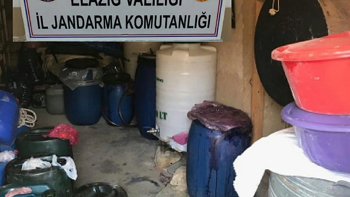 Elazığ'da yüzlerce litre kaçak içki