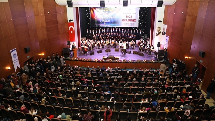 'Eskimeyen Şarkılar' konseri yoğun ilgi gördü 