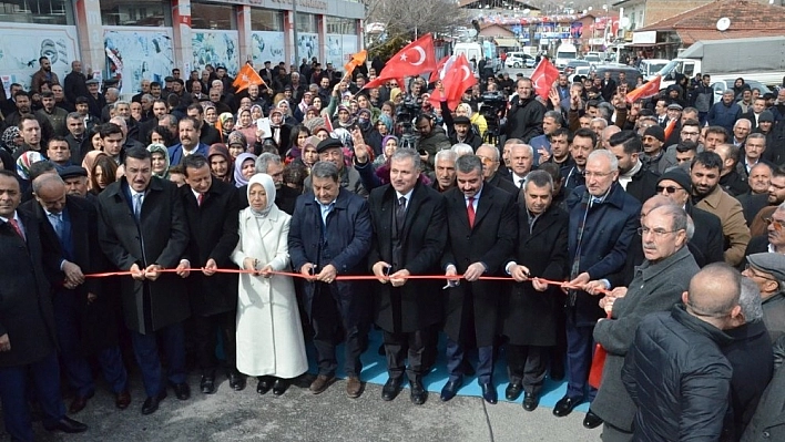 AK Parti Akçadağ seçim bürosuna coşkulu açılış 