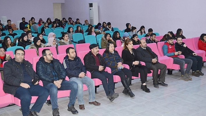 Çemişgezek'te 'Toplumsal Yaşam ve Gençlik' konferansı 
