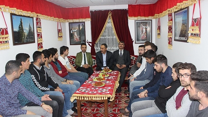 Rektör, Öğrencilerle Gönül Sohbetlerinde Buluştu