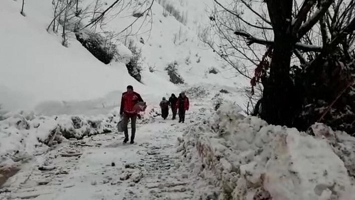 Hamile kadın, 6 saatte hastaneye ulaştırıldı 