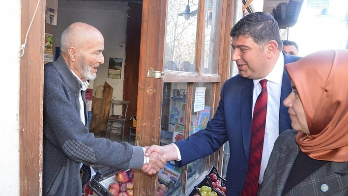 Parlak Yeşilyurt'u karış karış gezmeye devam ediyor 