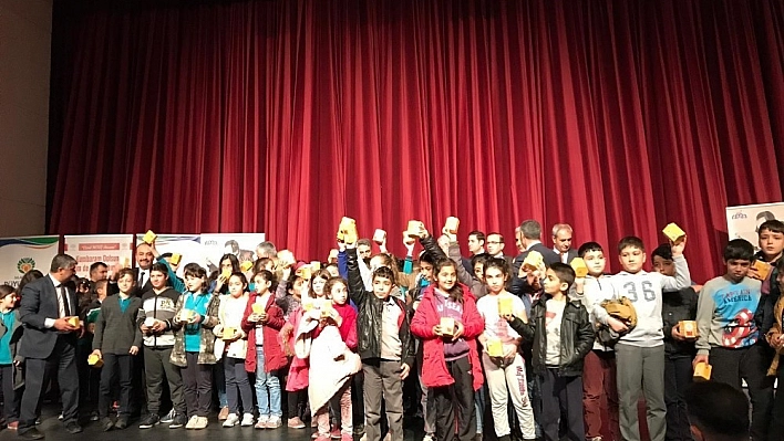Kitap Fuarı için öğrencilere kumbara dağıtıldı 