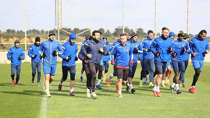 E.Yeni Malatyaspor'u iki kulvarda yoğun maç trafiği bekliyor 
