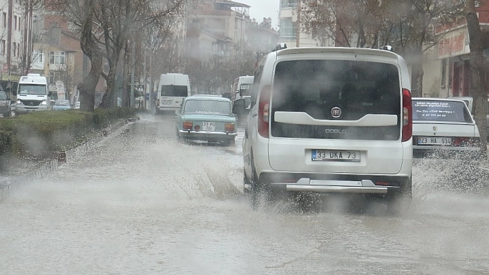 Elazığ'da sağanak etkili oldu 