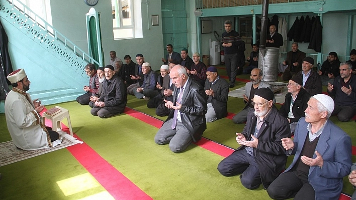 Depremde Hasar Oluşmayan Tek Yer Cami Oldu