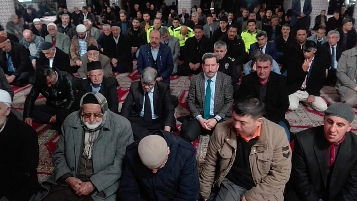 Kovancılar'da şehitler için mevlit okutuldu 