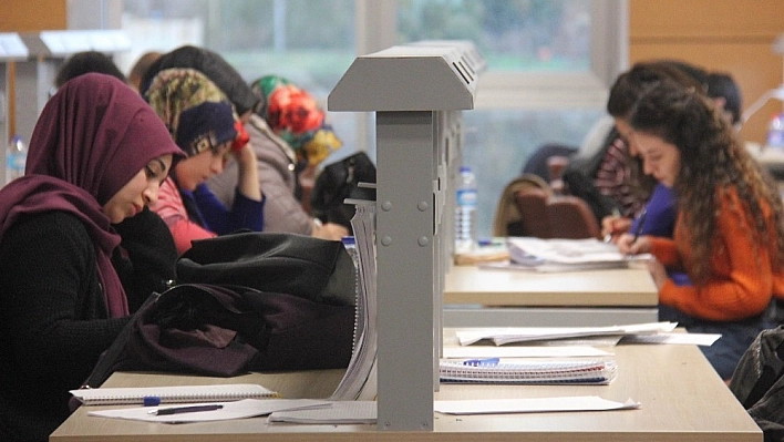 Modern kütüphane 100 bin kitapla hizmet veriyor 