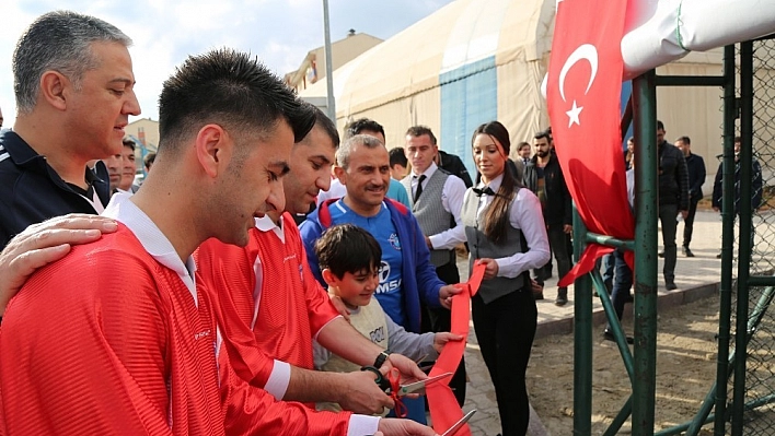 Halı saha maçında, şehit düşen komiser ve eşinin adı halı sahaya verildi 