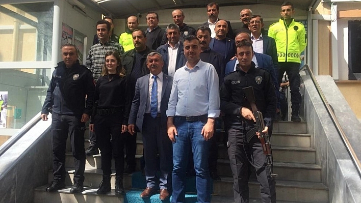 Muhtarlar, Polis Haftasında emniyeti ziyaret etti 