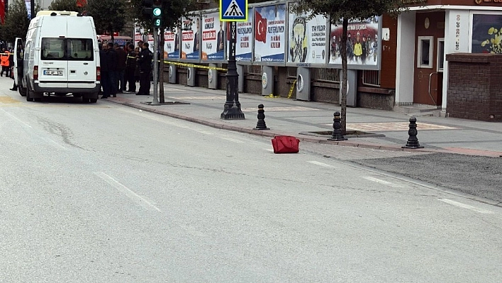 Şehir merkezinde şüpheli çanta paniği 