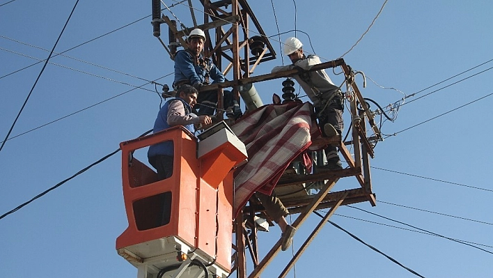 Trafo direğinde feci ölüm 