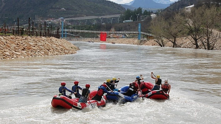 Tunceli'de terör gitti, Rafting geldi 