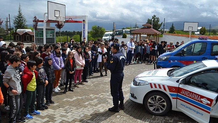 Jandarmadan öğrencilere trafik eğitimi 