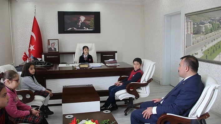 Minik Kaymakam, başkandan hayvanlar için barınak istedi 