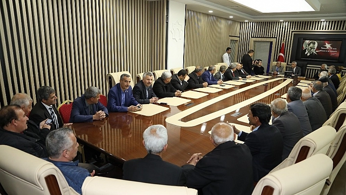 Başkan Güder muhtarlarla bir araya geldi 