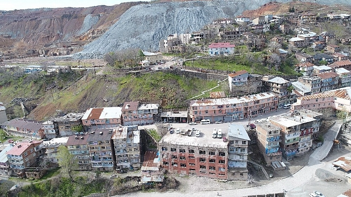 Heyelan nedeniyle 3 bin kişilik mahalle boşaltılıyor