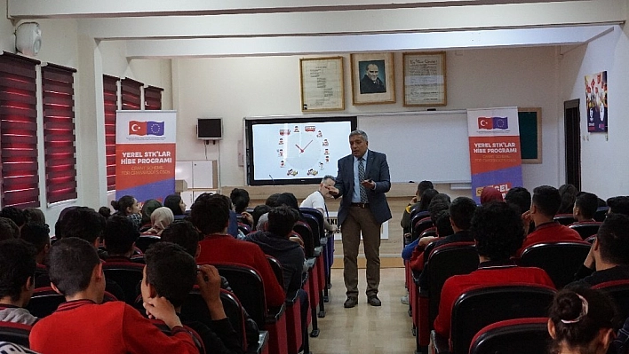 Öğrencilere doğa eğitimi verildi 