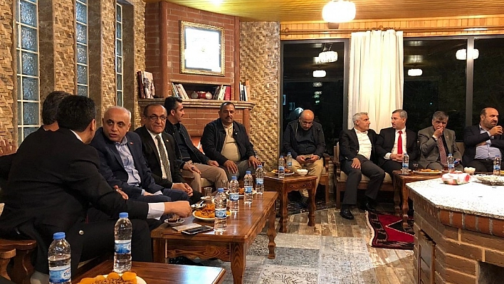 Belediye Başkanları yemekte bir araya geldi 