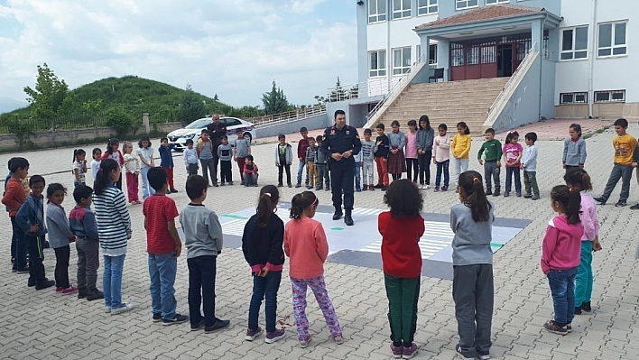 Öğrencilere trafik eğitimi verildi 