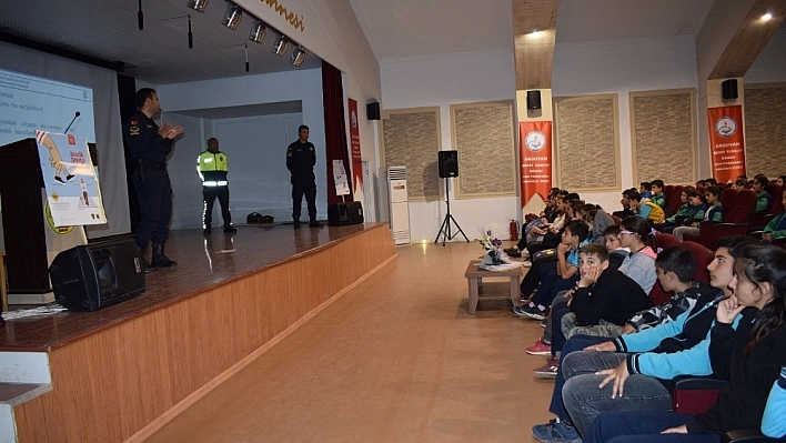 Arguvan'da öğrencilere trafik eğitimi verildi 