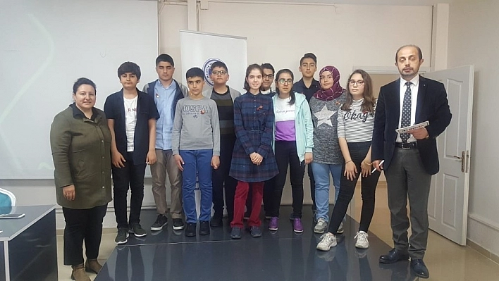 Başarılı öğrenciler ödüllendirildi 