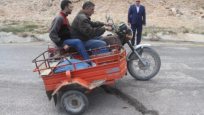 Harput'ta Yol Ortadan İkiye Ayrıldı