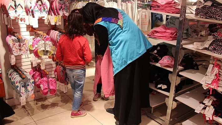İhtiyaç Sahibi Ailelere Bayramlık Hediyesi