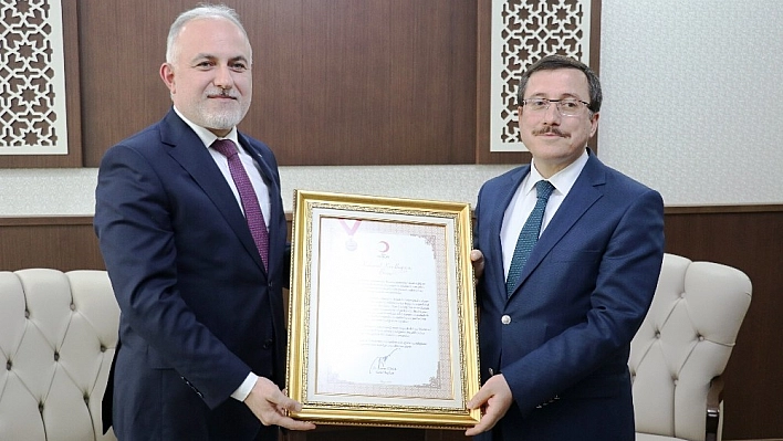 Kızılay'dan İnönü Üniversitesine bronz madalya 