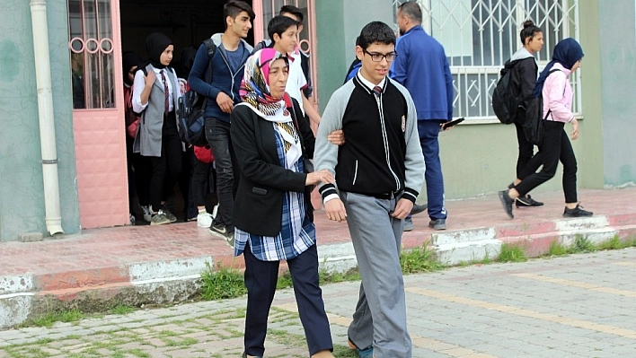 Anne Sevgisi İle Engelleri Aştı