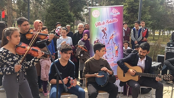 'Müzik Sokakta Müzik Her Yerde' projesine ilgi 
