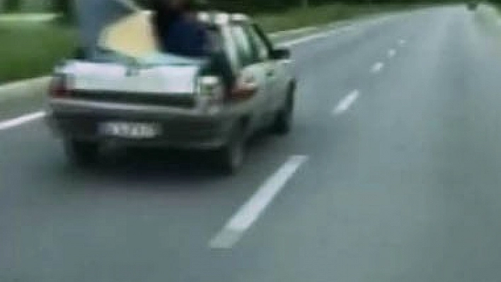 Bagaj kapağı üstünde tehlikeli yolculuk 