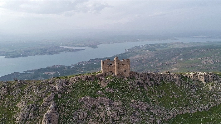 Bin Yıllık Mar Ahron Manastırı Dikkat Çekiyor
