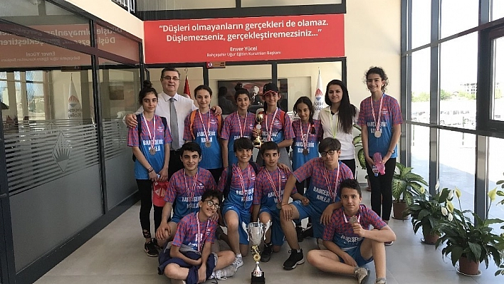 Bahçeşehir Koleji atletizmde il birincisi oldu 