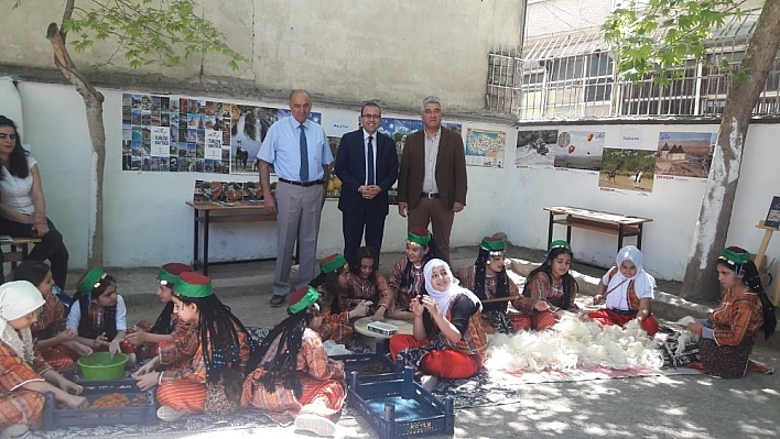Malatya'da İlkokul Öğrencilerinden Sergi 
